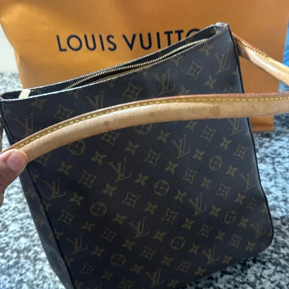 LOUIS VUITTON 
Monogram Looping MM - Picture 7 of 9